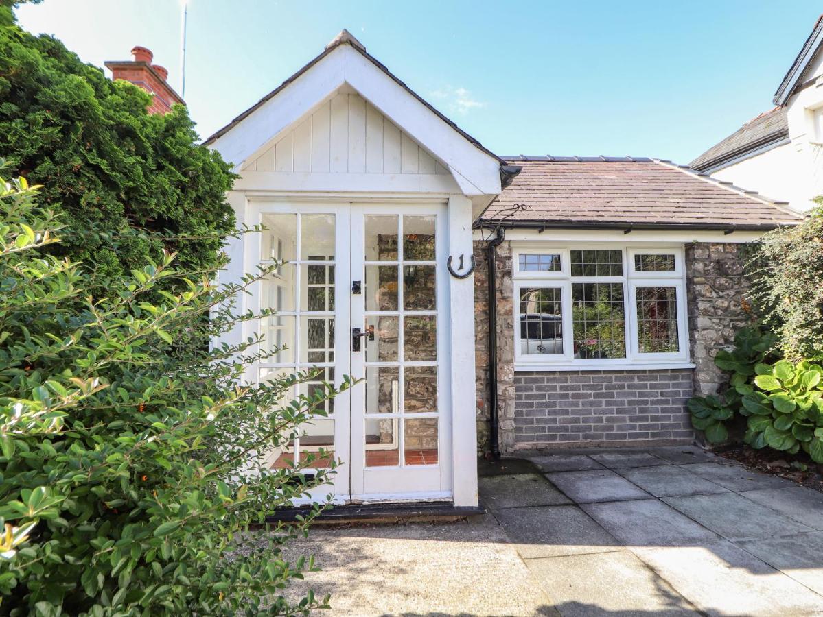 Ty Cerrig Villa Rhyl Exterior photo